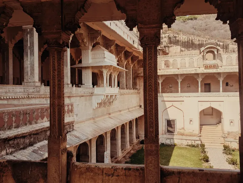 balcon_cour_intérieur_taragarh_bundi_half