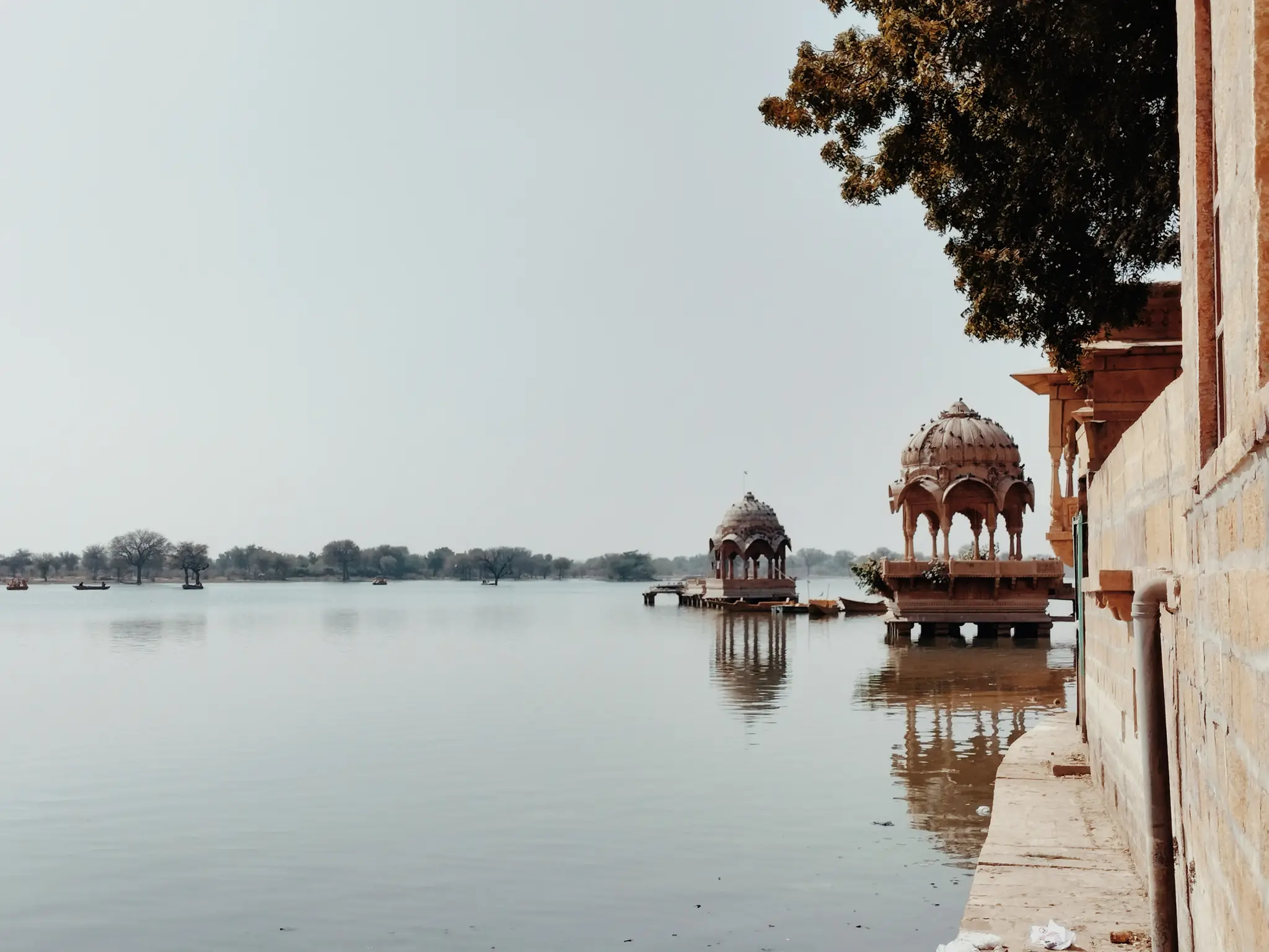 gadisar_lake_jaisalmer_half