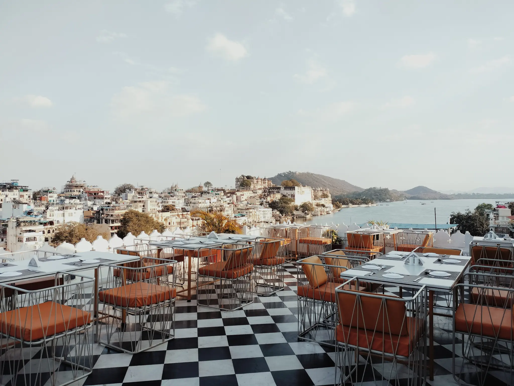 terrasse_hotel_karohihaveli_udaipur_half