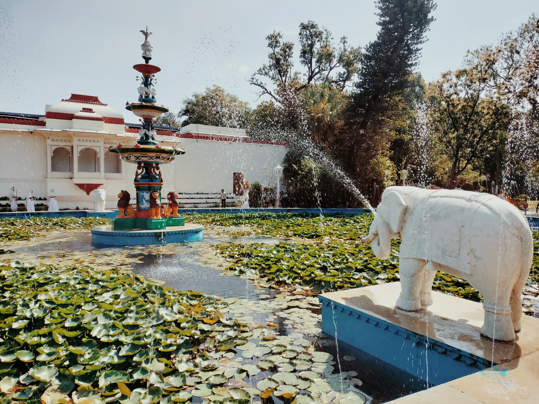 udaipur_fontaine_elephant_half